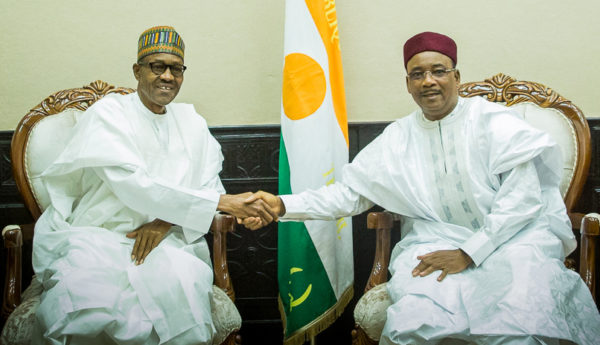 PIC. 2. PRESIDENT MUHAMMADU BUHARI (L), IN A HANDSHAKE WITH PRESIDENT MAHAMADOU ISSOUFUO OF NIGER REPUBLIC, DURING A BILATERAL   MEETING ON BOKO HARAM IN NIAMEY ON WEDNESDAY (3/6/15). 2892/3/6/2015/ICE/BJO//NAN