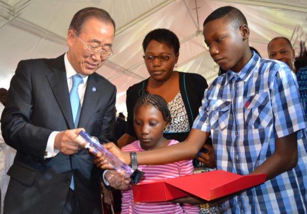PIC. 3. THE SECRETARY-GENERAL OF UNITED NATIONS, MR BAN KIMOON (L), RECEIVING A PRESENT FROM WIDOW OF A VICTIM OF THE AUGUST 2011 UNITED NATIONS BUILDING BOMBING, MRS KEHINDE ADEWOLE AND HER CHILDREN, DAVID AND SARAH, DURING THE VISIT OF THE SECRETARY-GENERAL TO THE BOMBED UN HOUSE IN ABUJA ON TUESDAY (24/8/15). 6135/24/8/2015/BJO/NAN