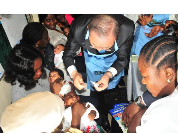 PIC. 6. THE SECRETARY-GENERAL OF UNITED NATIONS, MR BAN KI-MOON, IMMUNISING A CHILD DURING HIS VISIT TO THE NATIONAL PRIMARY HEALTH CARE DEVELOPMENT AGENCY (NPHCDA) IN ABUJA ON TUESDAY (24/8/15). 6138/24/8/2015/JAU/BJO/NAN