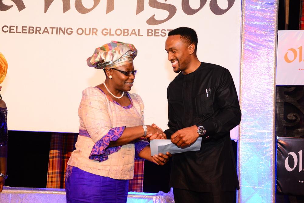 Obinna Ukwani Receiving the Innovation Marketplace Prize