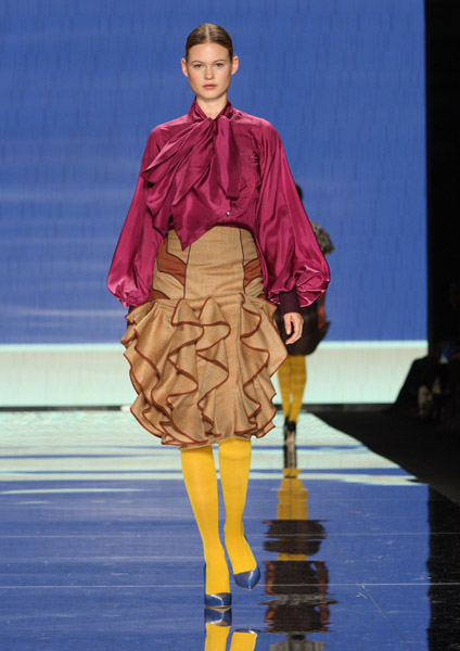 Blouson-sleeved silk shirt and ruffled skirt