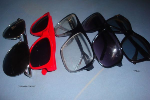 accessories: glasses/shades