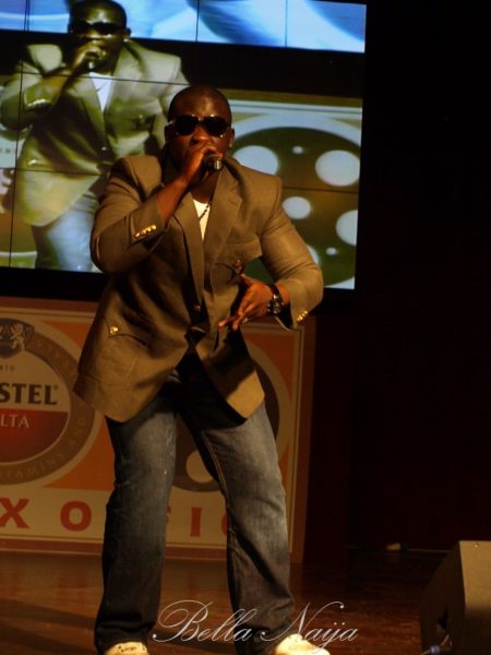 Wande Coal performs