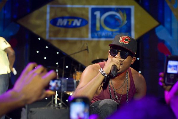 Naeto C cheers the Crowd (4)