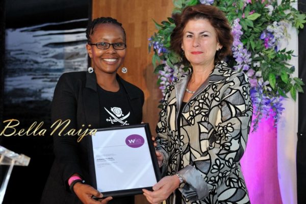 Juliana Rotich receiving the WIE Generation Award from Dame Nicola Brewer