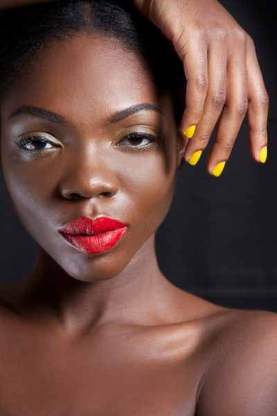 red_lip_+_yellow_nails_02_barbara1923