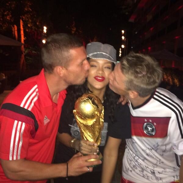 Rihanna World Cup4