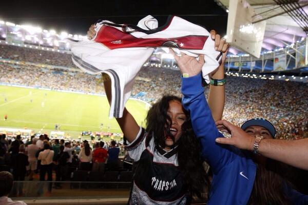 Rihanna World Cup5