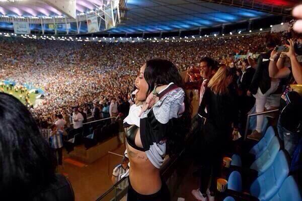 Rihanna World Cup8