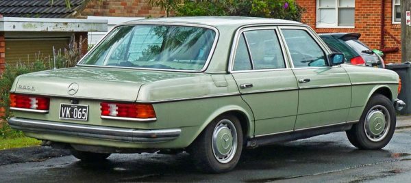 Mercedes-Benz 200 or Regular