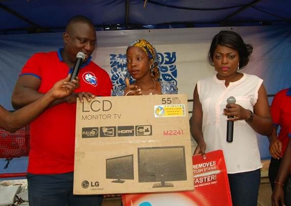 Femi Atoyebi and Funke Akindele giving out a Plasma TV to a lucky winner in Kwara