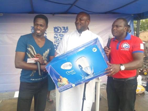 Ali Nuhu giving out a prize to a lucky winner in Sokoto State