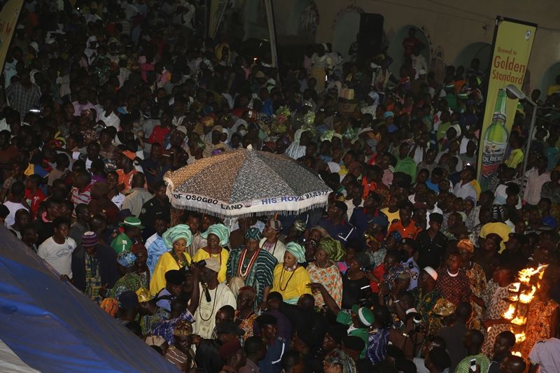 Goldberg Larger at Osun Osogbo Festival - Bellanaija - September2014001 (4)