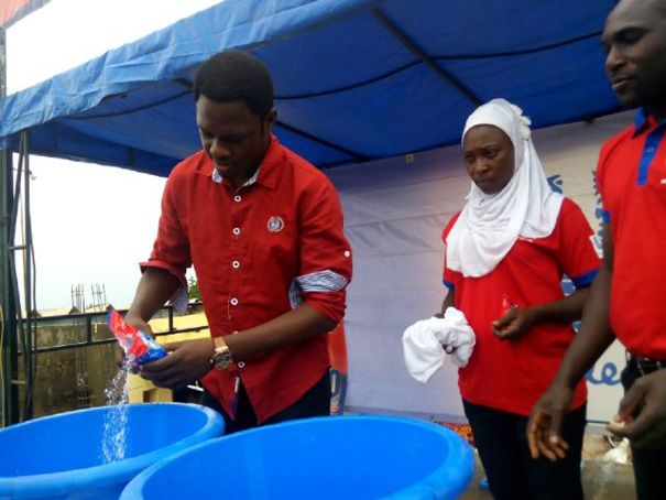 Ali Nuhu demonstrating the power of the New OMO Fast Action in Kebbi