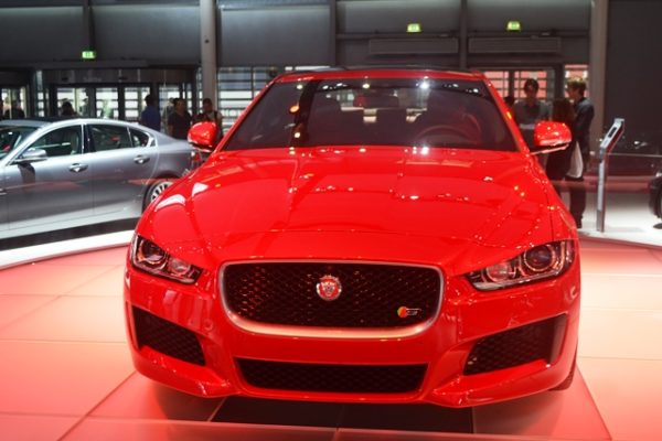 Jaguar XE (1)