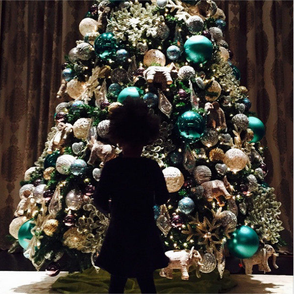 Beyonce Reveals Her Giant Christmas Tree Adorned With Her “chanel