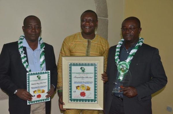 Alomo Bitters bags Medicinal Herbal Drink Award for Year 2014 - BellaNaija - December 2014001