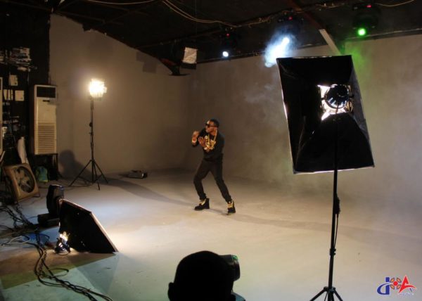 May-D-Behind-The-Scenes-Ibadi-Video-Shoot-December-2014-BellaNaija021