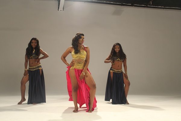 Yemi Alade - Taking Over Me [Video Shoot] (3)