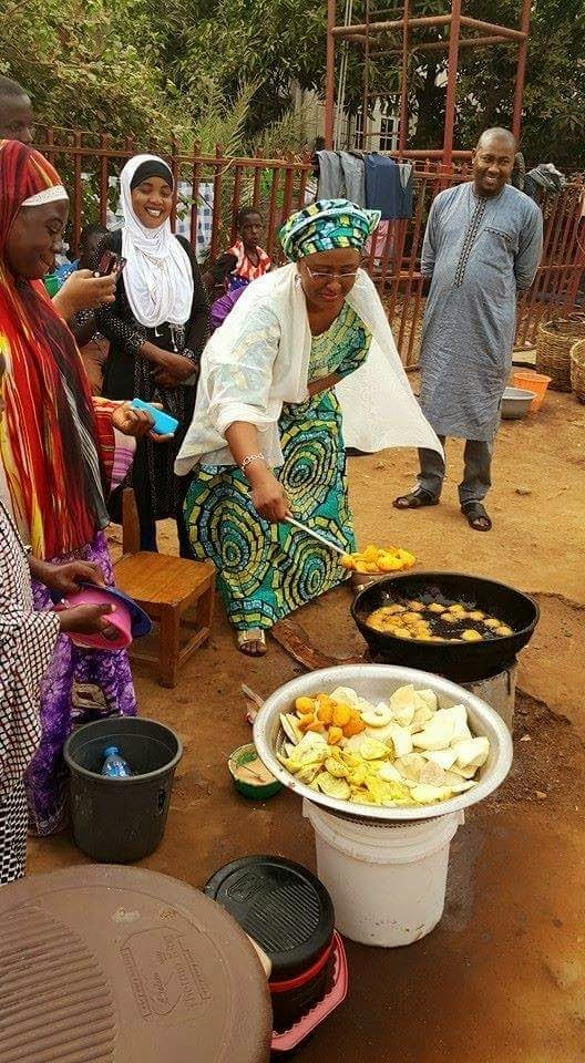 Aisha Buhari frying akara