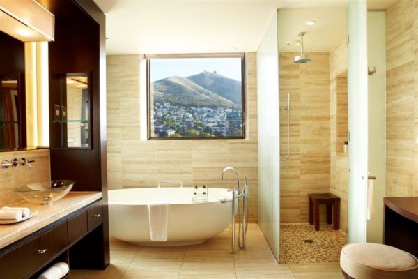 Marina Suite - Bathroom angle 1