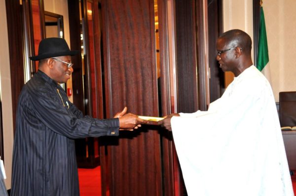 PIC.2. PRESIDENT JONATHAN RECEIVES LETTER OF CREDENCE FROM NEW AMBASSADOR IN