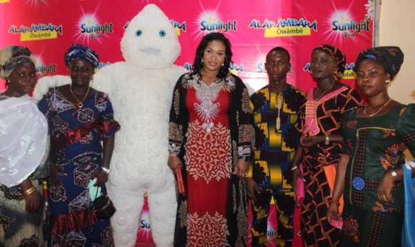  Nollywood actress, Mosun Filani Oduoye (Sunlight’s Sisi Oge) and her fans at the Sunlight Owambe.