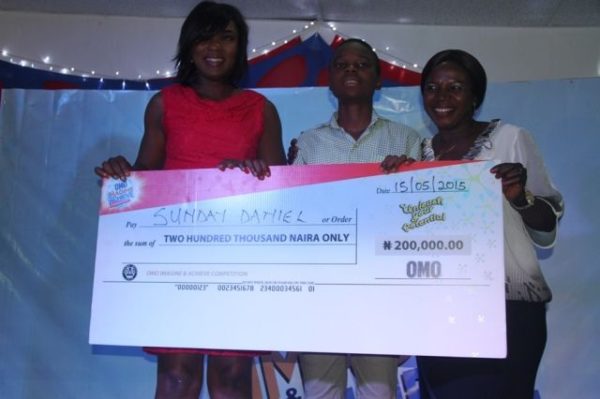 Omo Brand Ambassador Chioma Akpotha; third position and winner of 200 thousand naira, from De Brain Foundation School, Kaduna, Sunday Daniel and Mrs. Daniel (Mother) at the Omo Imagine and Achieve Competition grand finale in Lagos