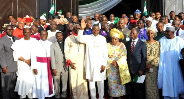 PIC  20. PRESIDENT   GOODLUCK  JONATHAN; FIRST LADY, DAME PATIENCE JONATHAN; VICE-PRESIDENT-ELECT, PROF.  YEMI OSIBANJO  (2ND L) AND HIS WIFE, MRS.  DOLAPO  OSIBANJO; SENATE PRESIDENT, DAVID MARK; FORMER HEAD OF STATE; GEN YAKUBU GOWON; PRESIDENT, CHRISTIAN ASSOCIATION OF NIGERIA, PASTOR AJO ORITSEJAFOR AFTER THE 2015 PRESIDENTIAL THANKSGIVING AND INAUGURATION INTERDENOMINATIONAL CHURCH SERVICE AT THE NATIONAL CHRISTIAN CENTRE ABUJA ON SUNDAY (24/5/15). 2742/24/5/2015/ice/NAN