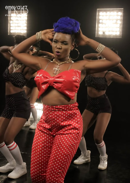 Yemi Alade - Pose B-T-S (13)