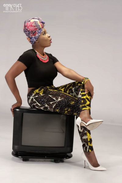 Yemi Alade - Pose B-T-S (8)