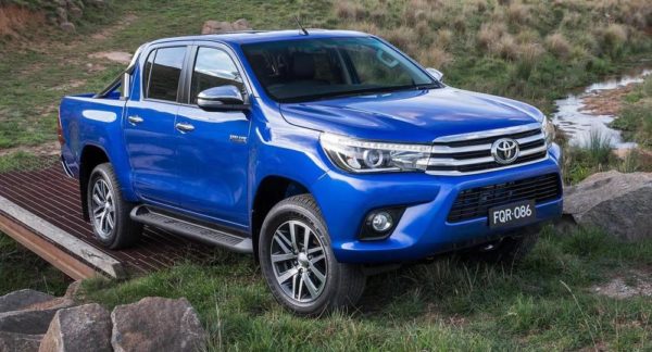 2016-Toyota-Hilux 1