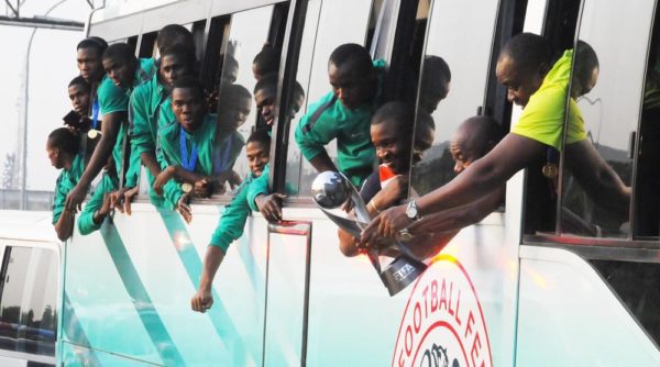 PIC.19. VICTORIOUS GOLDEN EAGLETS, ACKNOWLEDGING CHEERS FROM SUPPORTERS, DURING THEIR ARRIVAL IN ABUJA ON WEDNESDAY (11/11/15). 7126/11/11/2015/EO/JAU/NAN