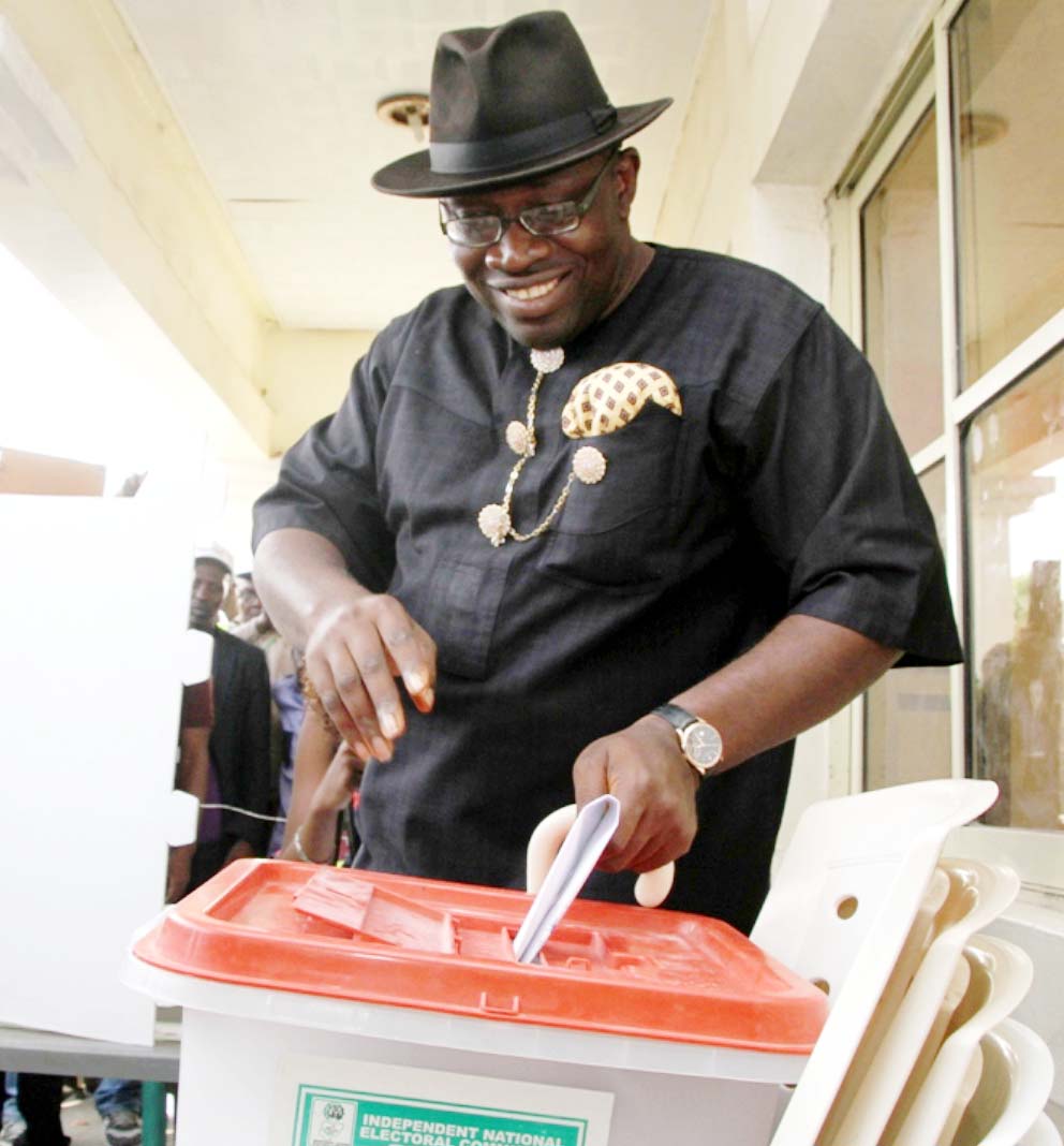 PIC.11. GOV. SERIAKE DICKSON OF BAYELSA, CASTING HIS VOTE, DURING THE 2015 GOVERNORSHIP ELECTION AT WARD 2 SAGBAMA UNIT 6 ORUEWARE, TORU-ORUA IN SAGBAMA LOCAL GOVERNMENT AREA OF BAYELSA ON SATURDAY. 7450/6/12/2015/NN/JAU/NAN