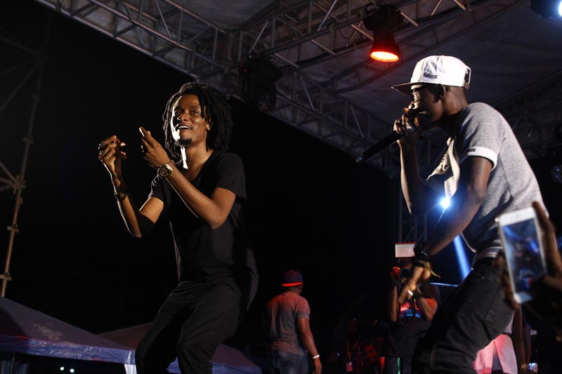 Ehiz and Lil kesh on stage