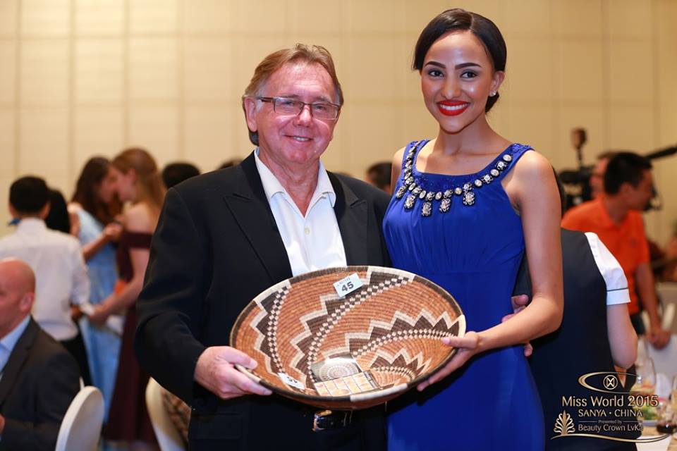 Miss Botswana presents her gift to Ken Warrick, Executive TV Producer of America's Got Talent, American Idol, and also a judge at Miss World 2015