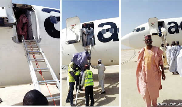 Passengers-disembark-from-Aero-plane-using-ladder