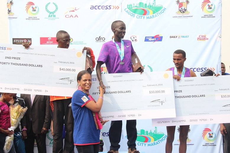 Abraham Kipton(Kenya) 1st Kipkemboi Hosea (Kenya) 2nd and Debebe Tolosa (Kenya) 3rd and their prizes