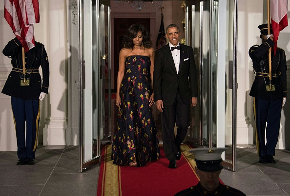 US President Barack Obama and First Lady Michelle Obama walk out to greet Canadian Prime Minister Justin Trudeau and his wife Sophie Gregoire Trudeau for a State Dinner in their honor at the White House in Washington, DC, on March 10, 2016. / AFP / Nicholas Kamm        (Photo credit should read NICHOLAS KAMM/AFP/Getty Images)