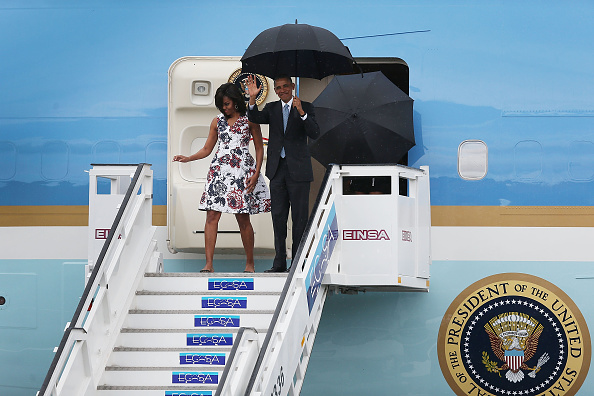 HAVANA, CUBA - MARCH 20: U.S. President Barack Obama and Michelle Obama arrive at Jose Marti International Airport on Airforce One for a 48-hour visit on March 20, 2016 in Havana, Cuba. Mr. Obama's visit is the first in nearly 90 years for a sitting president, the last one being Calvin Coolidge. (Photo by Joe Raedle/Getty Images)