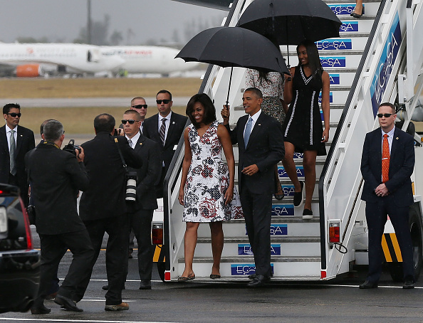 HAVANA, CUBA - MARCH 20: President Barack Obama, Michelle Obama and Sasha Obama (R) walk down the stairs as they arrive at Jose Marti International Airport on Airforce One for a 48-hour visit on March 20, 2016 in Havana, Cuba. Mr. Obama's visit is the first in nearly 90 years for a sitting president, the last one being Calvin Coolidge. (Photo by Joe Raedle/Getty Images)