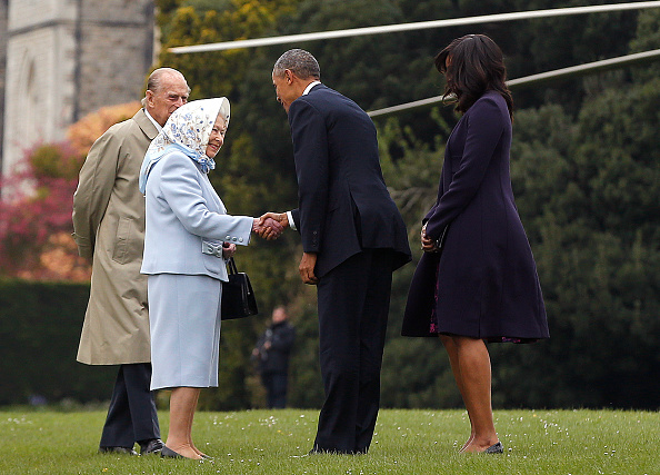 WINDSOR, ENGLAND - APRIL 22: US President Barack Obama and his wife First Lady Michelle Obama are greeted by Queen Elizabeth II and Prince Phillip, Duke of Edinburgh after landing by helicopter at Windsor Castle for a private lunch on April 22, 2016. The President and his wife are currently on a brief visit to the UK where they will have lunch with HM Queen Elizabeth II at Windsor Castle and dinner with Prince William and his wife Catherine, Duchess of Cambridge at Kensington Palace. Mr Obama will visit 10 Downing Street on Friday afternoon where he is to hold a joint press conference with British Prime Minister David Cameron and is expected to make his case for the UK to remain inside the European Union. (Photo by Alastair Grant - WPA Pool/Getty Images)