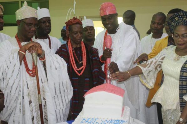 Deji of Akure and Ooni of Ife 12920945_169877743405237_467046372_n