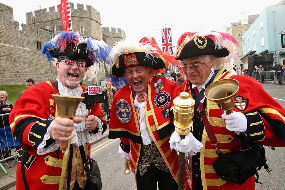WINDSOR, ENGLAND - APRIL 21: The 'Three Criers' Tony Appleton, Steve Clow and Peter Baker prepare for the Queen's 90th Birthday Walkabout on April 21, 2016 in Windsor, England. Today is Queen Elizabeth II's 90th Birthday. The Queen and Duke of Edinburgh will be carrying out engagements in Windsor. (Photo by Chris Jackson/Getty Images)