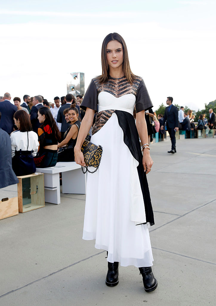 NITEROI, BRAZIL - MAY 28: Alessandra Ambrosio attends Louis Vuitton 2017 Cruise Collection at MAC Niter on May 28, 2016 in Niteroi, Brazil. (Photo by Vivian Fernandez/Getty Images)