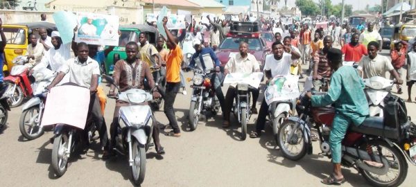 YOUTHS GROUPS ON A PEACEFUL DEMONSTRATION IN SUPPORT OF FUEL SUBSIDY  REMOVABLE IN BAUCHI ON TUESDAY (17/5/16). 3593/17/5/16/DJ/ICE/NAN