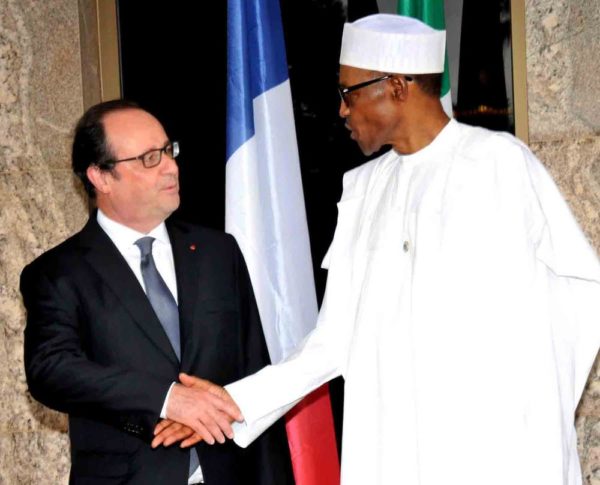 PRESIDENT MUHAMMADU BUHARI (R) WELCOMING PRESIDENT FRANCOIS HOLLANDE OF FRANCE AT THE PRESIDENTIAL VILLA ABUJA ON SATURDAY (14/5/16) 3557/14/5/2016/ICE/JAU/NAN