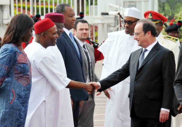 PRESIDENT MUHAMMADU BUHARI (2ND R), INTRODUCING MEMBERS OF HIS CABINET TO THE VISITING FRENCH PRESIDENT, FRANCOIS HOLLANDE (R) AT THE PRESIDENTIAL VILLA ABUJA ON SATURDAY (14/5/16) 3558/14/5/2016/ICE/JAU/NAN