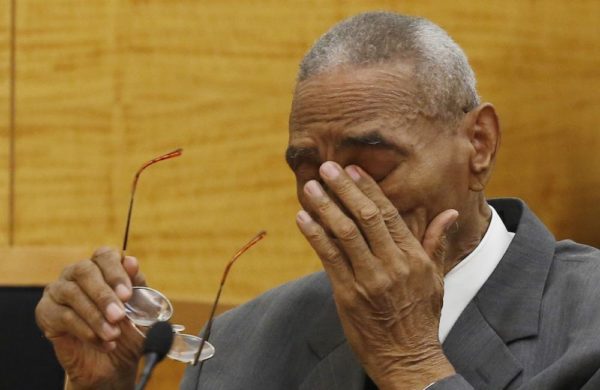 Paul Gatling wipes away tears at Brooklyn Supreme Court on May 2, 2016. Mark Lennihan/Associated Press