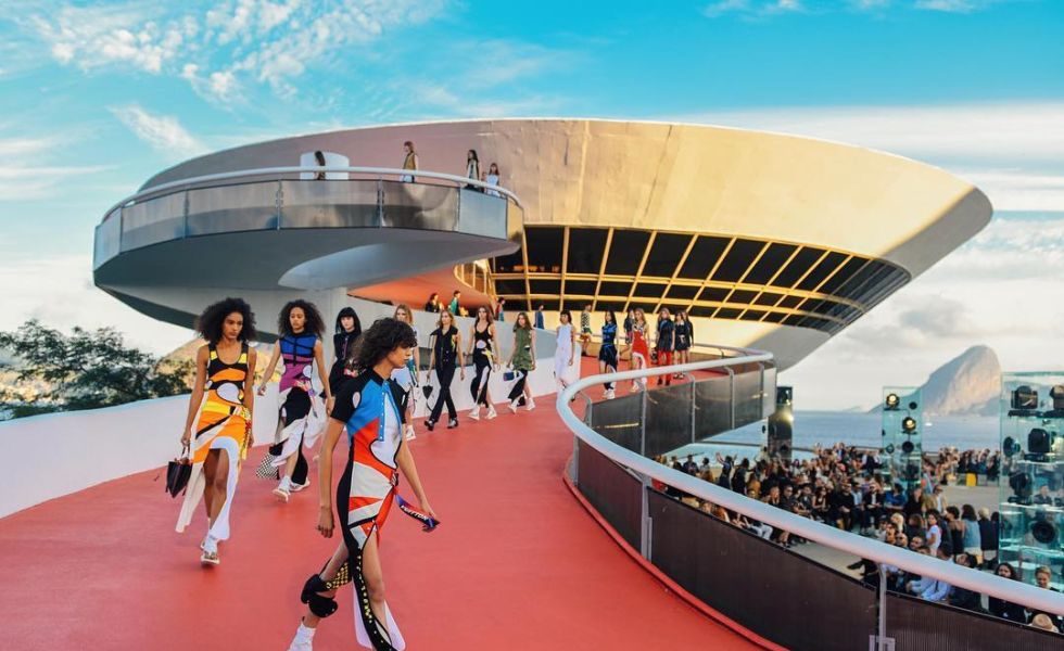 Highlights and Must See looks from Louis Vuitton 2017 Cruise